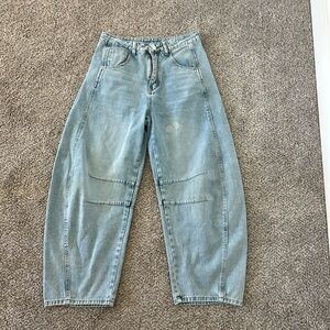 Barrel jeans